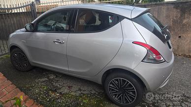Lancia ypsilon 1.0F hybrid/benzina