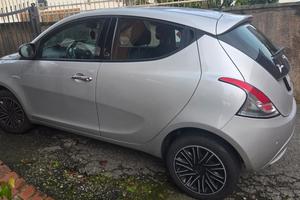 Lancia ypsilon 1.0F hybrid/benzina