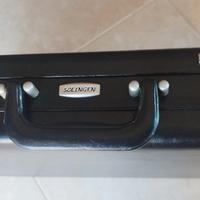  Valigetta rigida da lavoro, dotata di combinazion