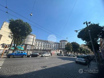 MONOLOCALE A NAPOLI