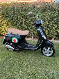 Piaggio Vespa LX 125
