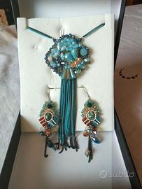 Collana e orecchini pendenti celeste/blu