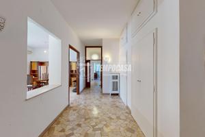 APPARTAMENTO AL PRIMO PIANO CON TRE CAMERE E 200mq