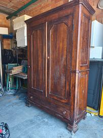 ARMADIO ANTICO IN LEGNO