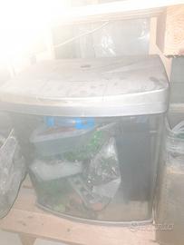 Acquario completo a forma di Cubo