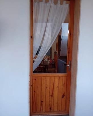 Tre finestre e due porta finestra in legno