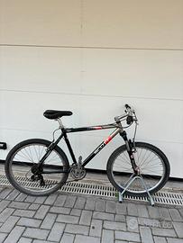 Bicicletta Mountain Bike