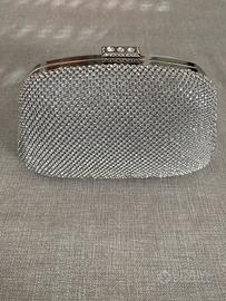 Pochette rigida argentata strass