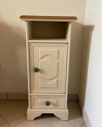 Mobiletto a colonna color crema con top in legno