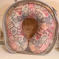 Cuscino da viaggio Guess