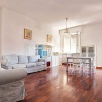 AMPIO TRILOCALE CON BOX AUTO E VISTA MARE