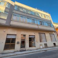 Zona Musicisti - Locale commerciale con 3 vetrine