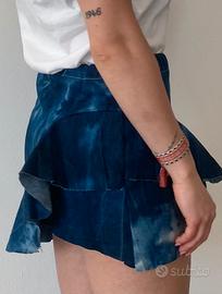 Minigonna in denim fatta a mano con balze