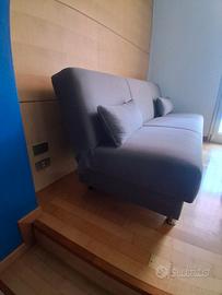 Divano letto grigio moderno