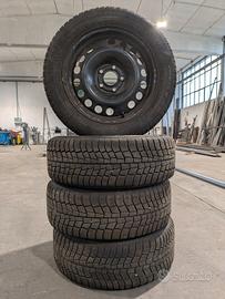 Pneumatici invernali 205/55 R16 con cerchi 
