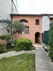 APPARTAMENTO ARREDATO IN CENTRO A SANGUINE