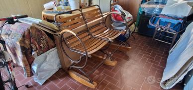 Panchina a dondolo, piu due sedie