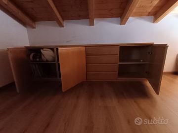 Mobile contenitore basso in legno. 