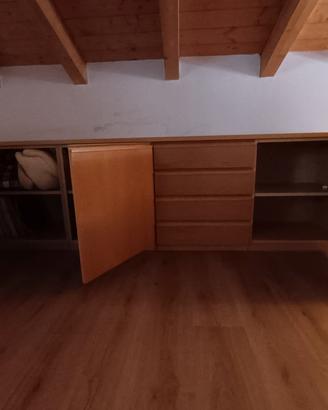 Mobile contenitore basso in legno. 