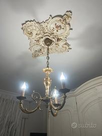 Due lampadari in oro francese più due lumi da como