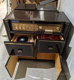 vecchio mobile per dischi con 2 casse 