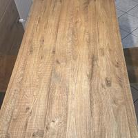 Tavolo con gambe in acciao