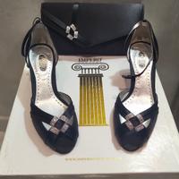 Scarpe eleganti nere con borsetta da donna