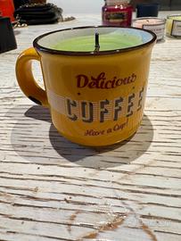 Candela profumata con tazzina caffe