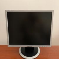 Samsung Syncmaster 740N LCD Monitor 17"
