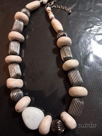 Collana con pietre
