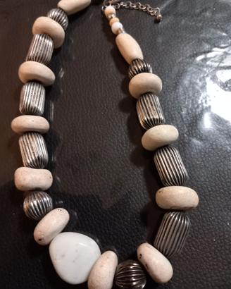 Collana con pietre
