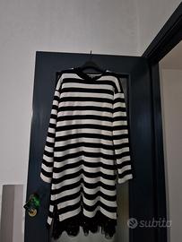 Vestito a righe bianche e nere
