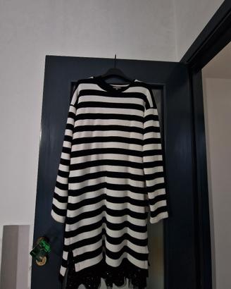 Vestito a righe bianche e nere