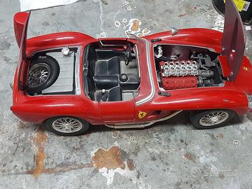 Modellino Burago Ferrari Testarossa 1:18 danneggia