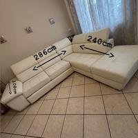 Divano letto in ecopelle bianca con penisola