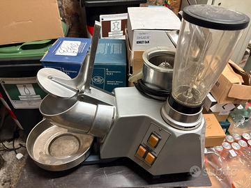 Gruppo multiplo spremiagrumi-frullatore-tritaghia