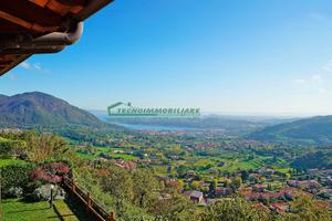 Appartamento con vista lago in residence