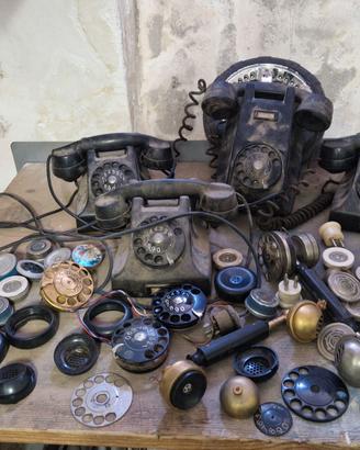 Telefoni e ricambi antichi