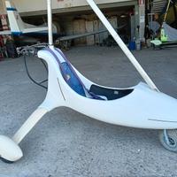 Carrello deltaplano a motore