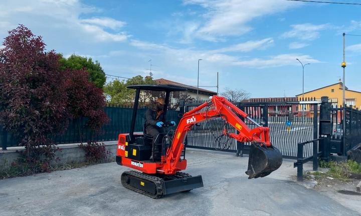 E136 Mini escavatore 13 q.li Fai 212