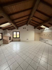 Trilocale con travi a vista senza spese condominia