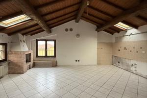 Trilocale con travi a vista senza spese condominia