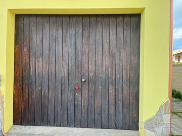 Portone  in legno massello