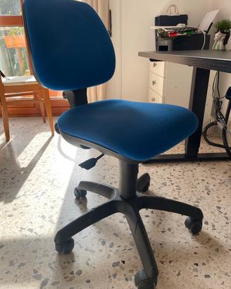 Sedia da ufficio/scrivania blu con ruote