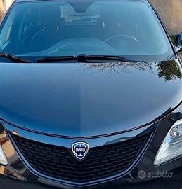 Lancia y ibrida