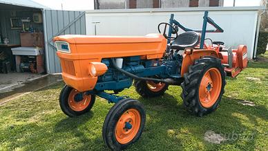 Trattore FIAT 250 degli anni 50 con libretto.