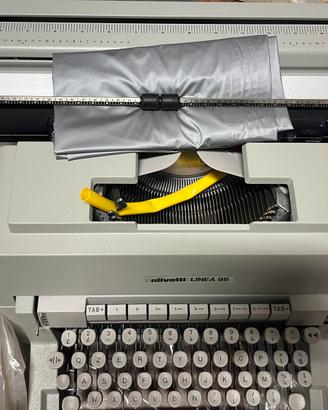 Macchina da scrivere olivetti vintage