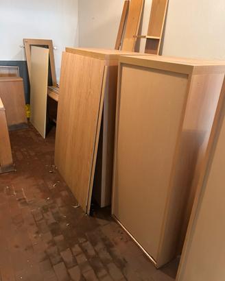 Cameretta in legno già smontata con rete letto