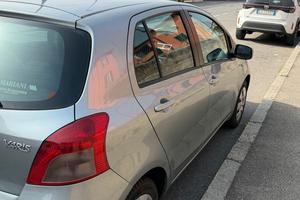 TOYOTA YARIS 1.0 sol benzina 2007 5 porte 