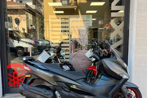 Suzuki Burgman 400, molto ben tenuto, 12 mesi gara
